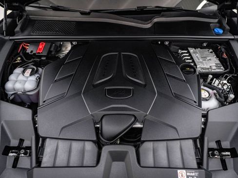 Certified 2025 Porsche Cayenne E-Hybrid Coupe AWD/4WD image 29