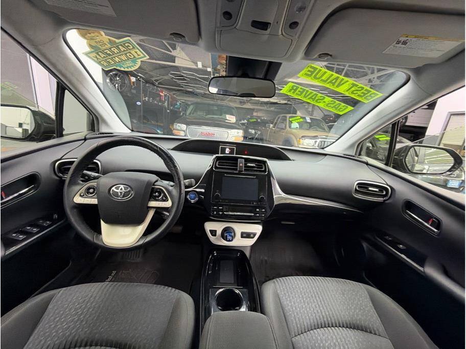 Used 2018 Toyota Prius Three FWD image 16