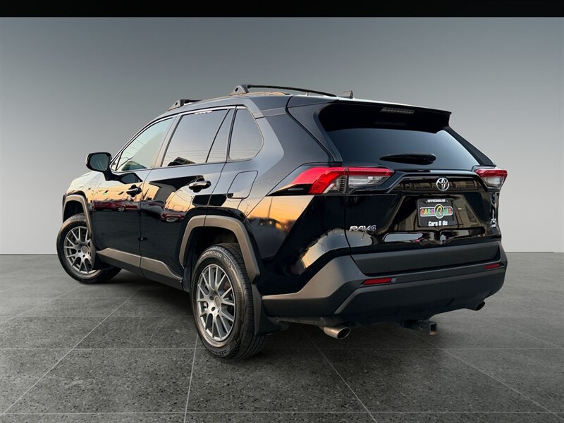 Used 2020 Toyota RAV4 XLE w/ XLE Grade Weather Package AWD/4WD image 3
