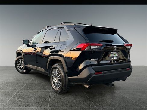 Used 2020 Toyota RAV4 XLE w/ XLE Grade Weather Package AWD/4WD image 3