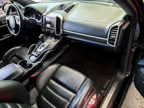 Used 2014 Porsche Cayenne Turbo S AWD/4WD image 29