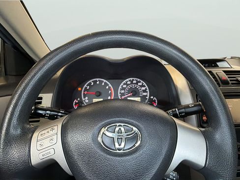 Used 2013 Toyota Corolla LE w/ Premium Pkg FWD image 30
