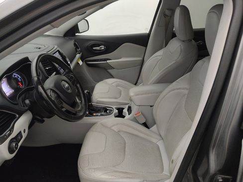 Used 2019 Jeep Cherokee Limited FWD image 17