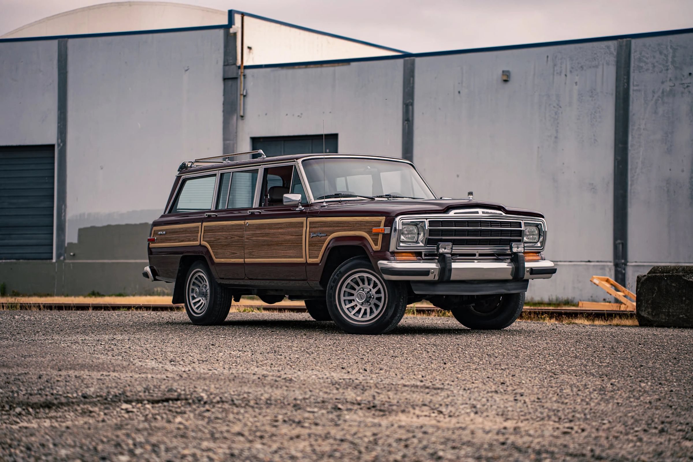 Used 1987 Jeep Grand Wagoneer AWD/4WD image 2