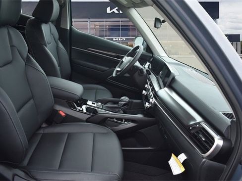 New 2025 Kia Telluride LX image 12