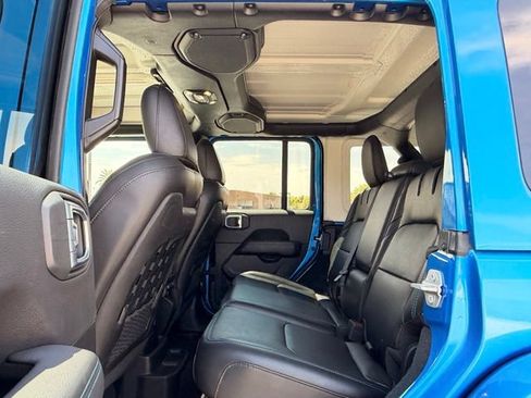 Used 2023 Jeep Wrangler Unlimited Rubicon 4xe w/ Steel Bumper Group AWD/4WD image 17