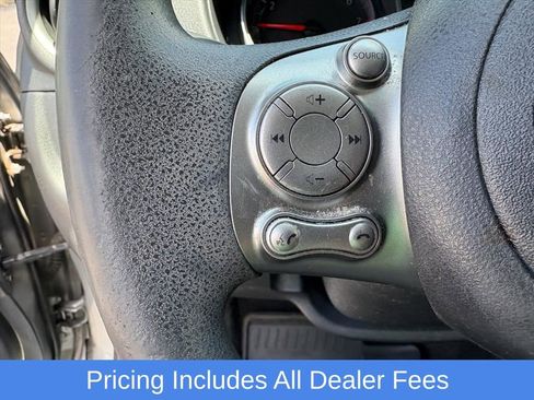 Used 2014 Nissan Versa FWD image 11