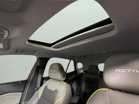 Used 2024 Chevrolet Trax ACTIV w/ Sunroof Package FWD image 26