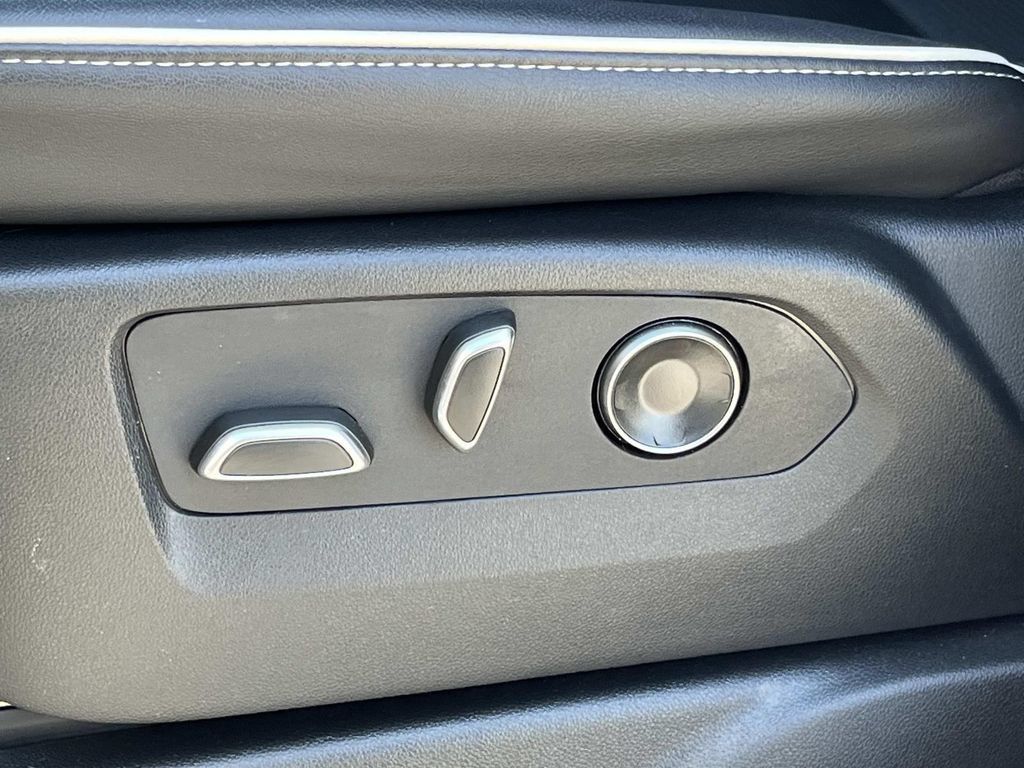 Certified 2025 Cadillac Escalade Sport AWD/4WD image 72