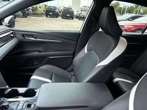 Used 2025 Toyota Camry SE FWD image 17