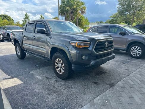 Used 2017 Toyota Tacoma SR5 w/ Tow Package RWD image 2
