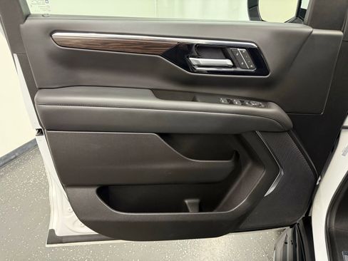 Used 2025 Chevrolet Tahoe LT AWD/4WD image 9
