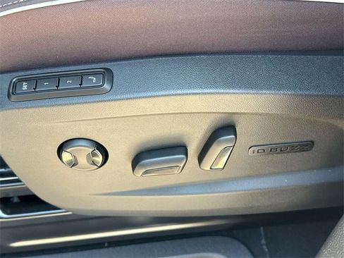 New 2025 Volkswagen ID. Buzz Pro S image 26