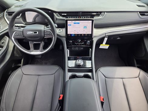 New 2025 Jeep Grand Cherokee Limited w/ Black Appearance Package image 21