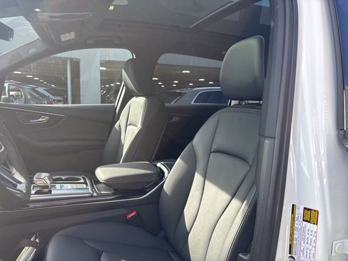 Certified 2025 Audi Q7 2.0T Premium w/ Convenience Plus Package image 13