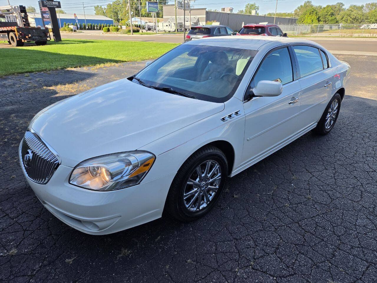 Used 2010 Buick Lucerne CXL FWD image 2