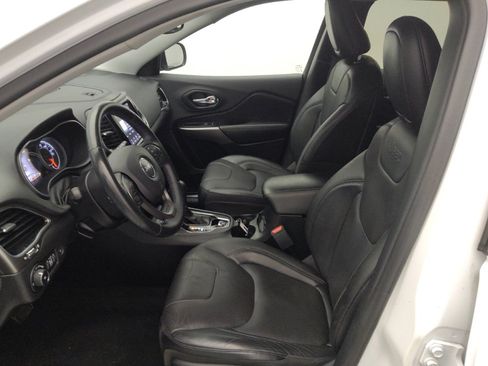 Used 2019 Jeep Cherokee Limited AWD/4WD image 17