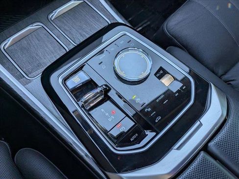 Used 2023 BMW 740i image 12