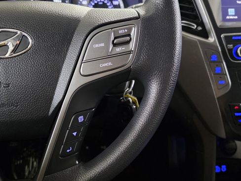 Used 2017 Hyundai Santa Fe SE image 30