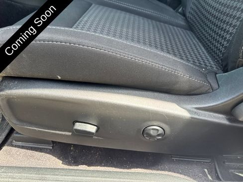 Used 2017 Dodge Challenger R/T RWD image 10