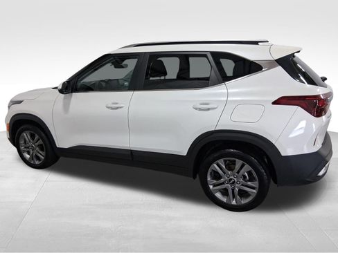 Used 2021 Kia Seltos S FWD image 7