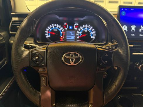 Used 2019 Toyota 4Runner TRD Off-Road AWD/4WD image 15