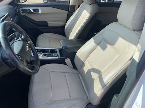 Used 2020 Ford Explorer XLT w/ Equipment Group 202A AWD/4WD image 15