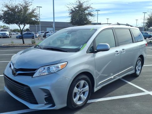 Certified 2020 Toyota Sienna LE w/ Carpet Mat Package image 8