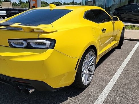 Used 2017 Chevrolet Camaro SS RWD image 3