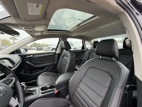 Used 2024 Volkswagen Jetta SE image 28