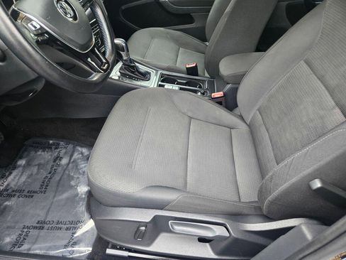 Used 2019 Volkswagen e-Golf SE w/ Driver Assistance Package image 21