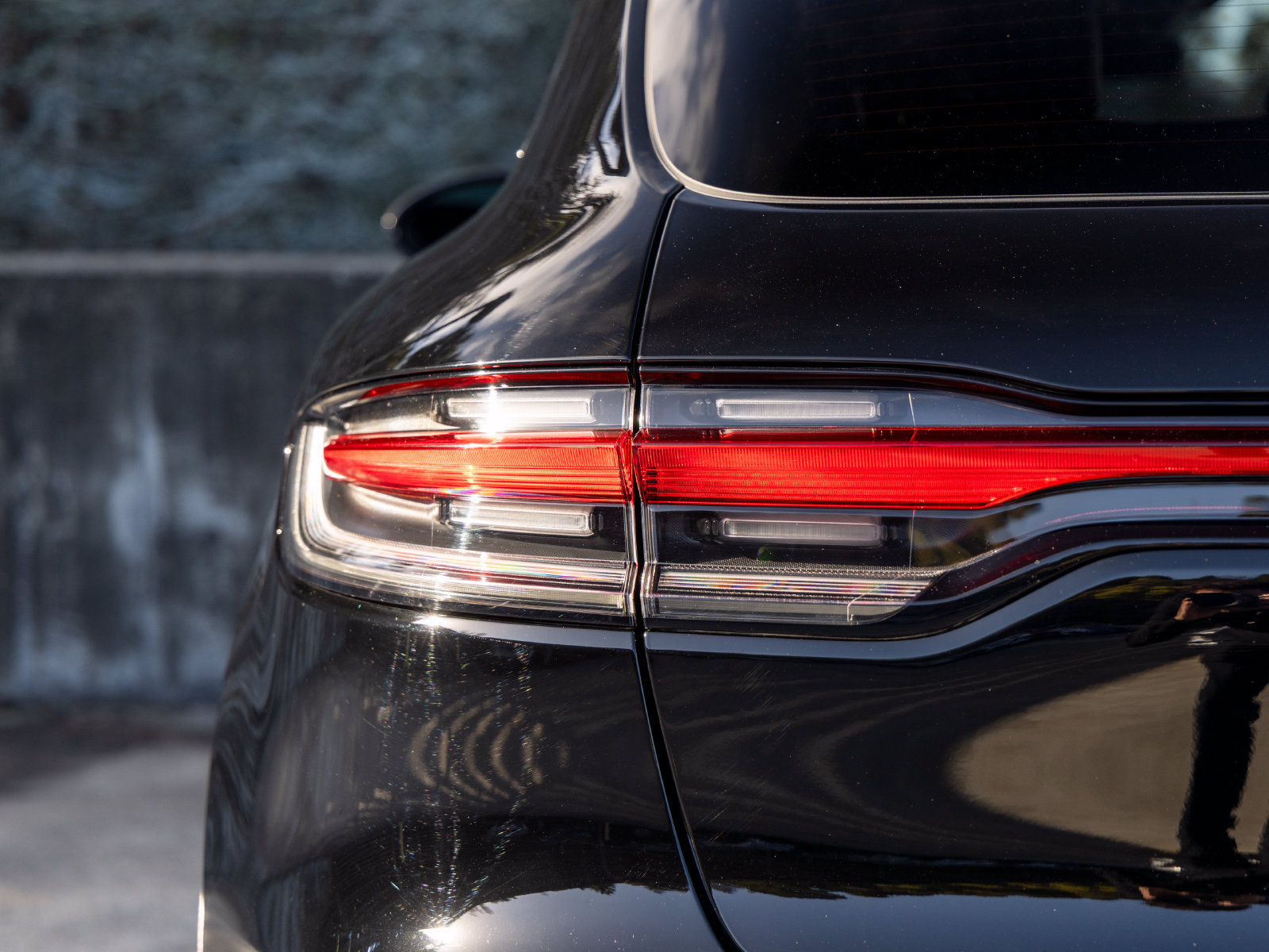 Certified 2025 Porsche Macan Turbo AWD/4WD image 19