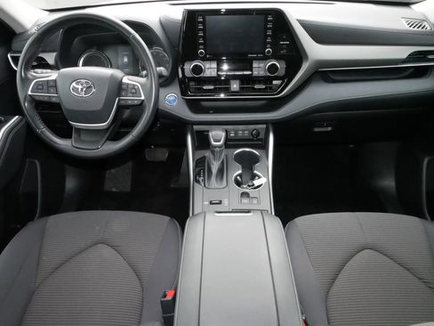Certified 2022 Toyota Highlander LE image 10