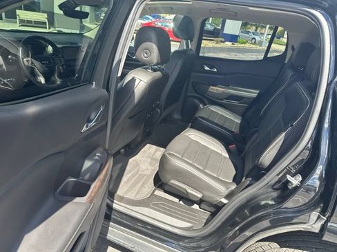 Used 2022 GMC Acadia Denali w/ Denali Ultimate Package AWD/4WD image 16