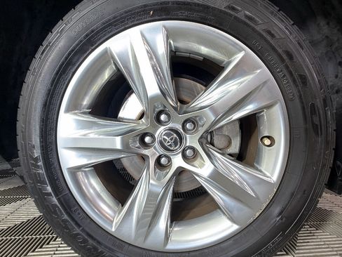 Used 2019 Toyota Highlander Limited FWD image 42