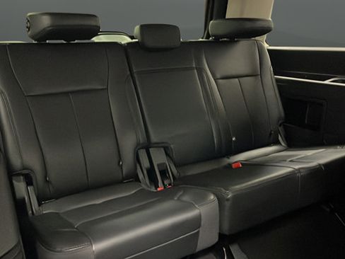 Used 2024 Ford Expedition XLT AWD/4WD image 25