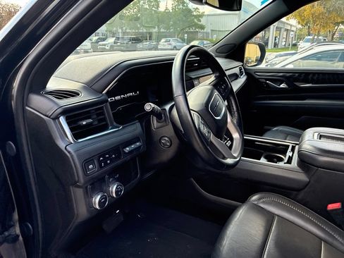 Used 2024 GMC Yukon XL Denali RWD image 25
