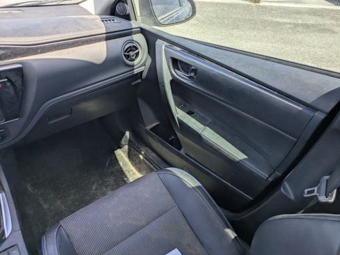 Used 2017 Toyota Corolla SE FWD image 17
