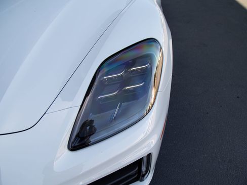 Certified 2025 Porsche Panamera 4 E-Hybrid AWD/4WD image 3