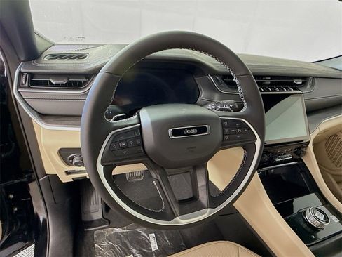 New 2025 Jeep Grand Cherokee Limited w/ Luxury Tech Group II image 11