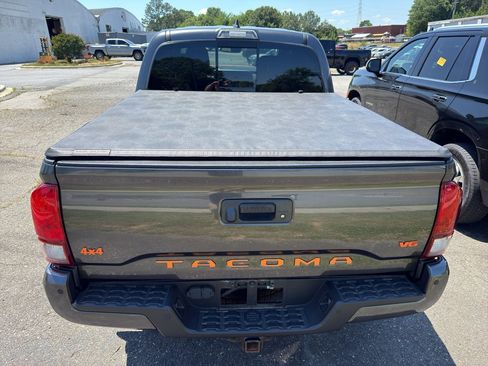Used 2019 Toyota Tacoma TRD Sport AWD/4WD image 5
