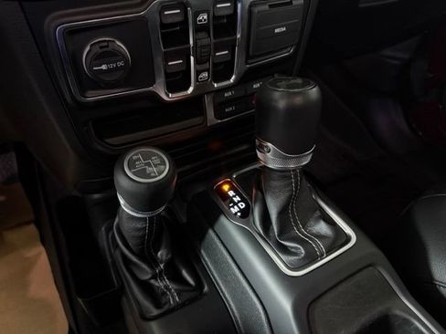 Used 2022 Jeep Wrangler Unlimited Sahara w/ Cold Weather Group AWD/4WD image 22