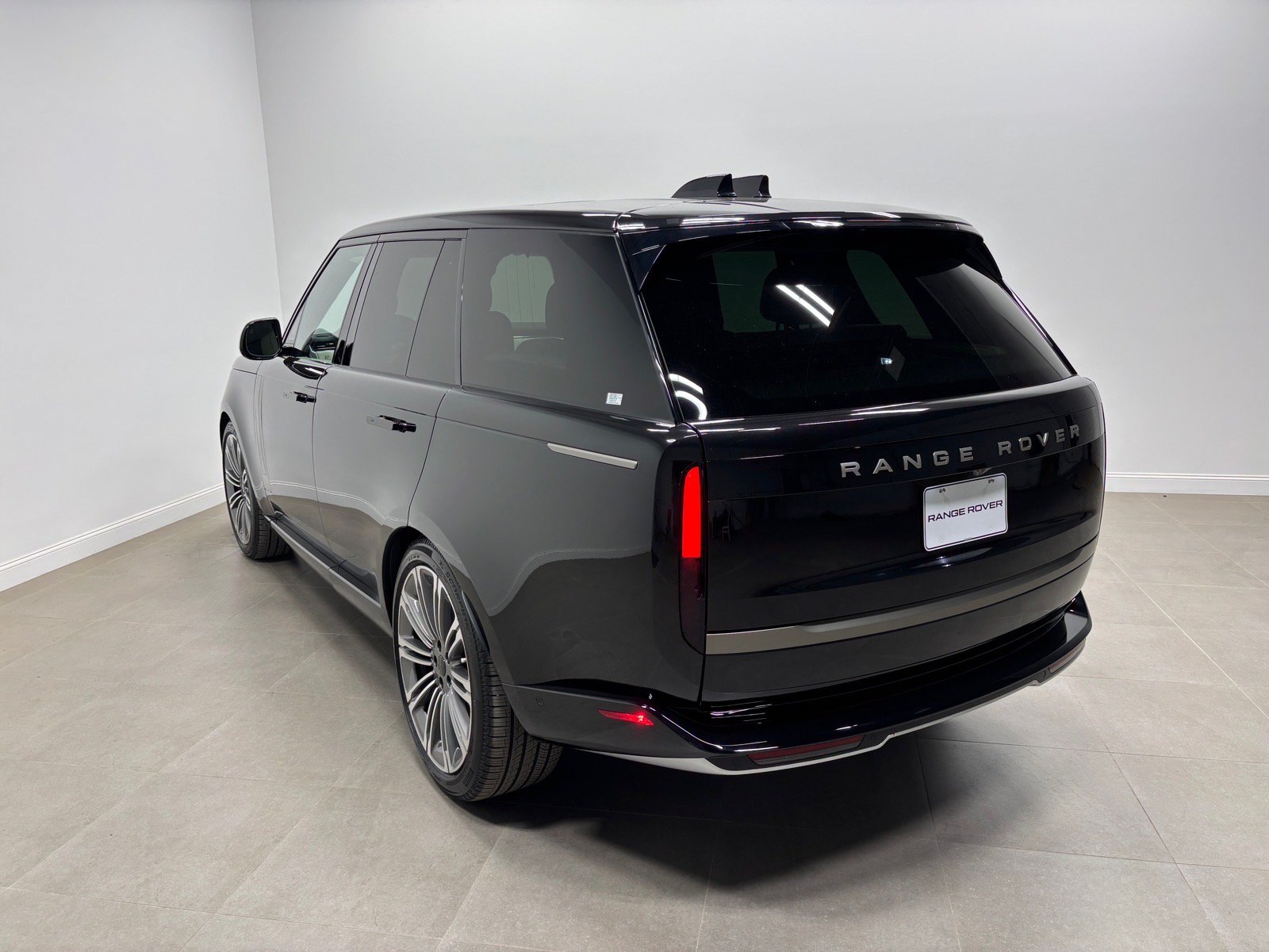 Used 2026 Land Rover Range Rover SE AWD/4WD image 9