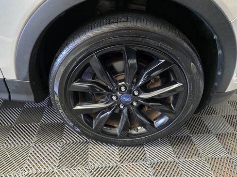 Used 2017 Ford Escape SE w/ SE Sport Appearance Package image 34