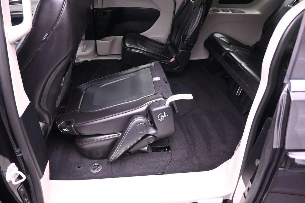 Used 2024 Chrysler Pacifica Touring-L FWD image 37