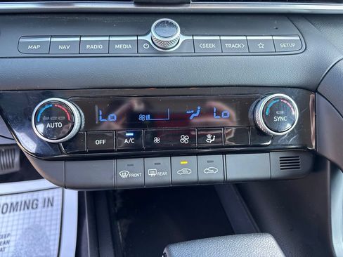 Certified 2024 Hyundai Elantra SEL FWD image 24