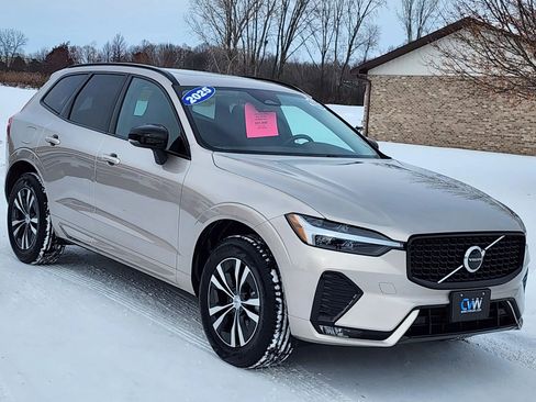 Used 2025 Volvo XC60 B5 Core image 6