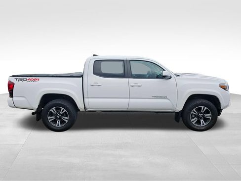 Used 2018 Toyota Tacoma TRD Sport w/ Technology Package AWD/4WD image 14