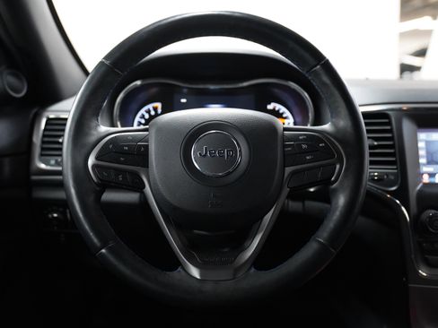 Used 2019 Jeep Grand Cherokee Laredo image 18