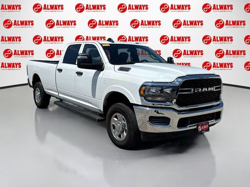 Used 2023 RAM 2500 Tradesman w/ Chrome Appearance Group image 3